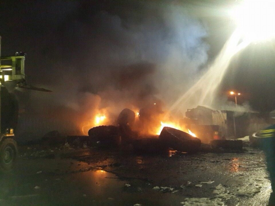 فجر اليوم: حريق كبير في مصنع للإطارات بمدينة الرملة دون وقوع إصابات 